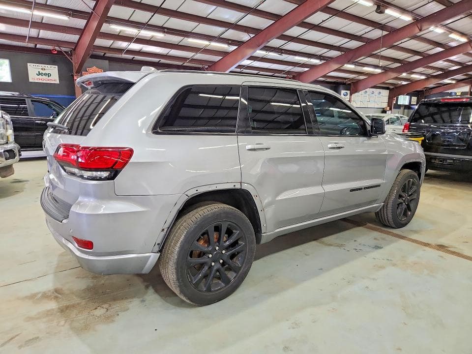 2020 JEEP GRAND CHEROKEE LAREDO 3