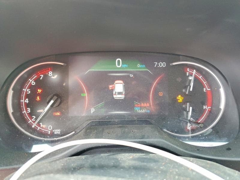 2024 TOYOTA RAV4 XLE 9