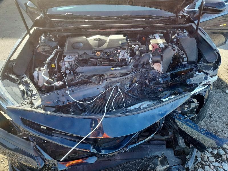 2020 TOYOTA CAMRY SE 11