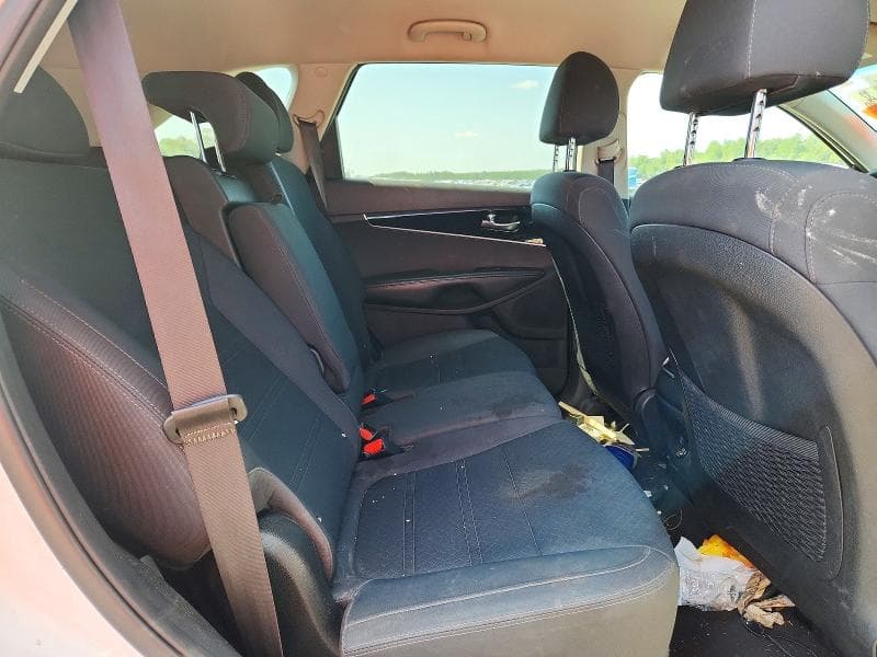 2020 KIA SORENTO S 11