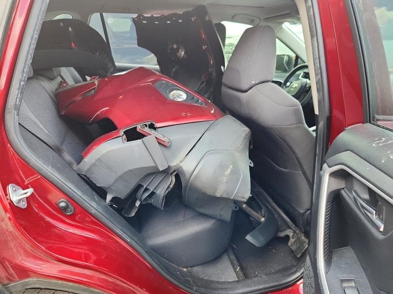 2019 TOYOTA RAV4 XLE 10