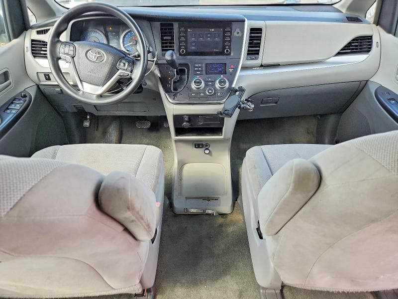 2018 TOYOTA SIENNA L 8