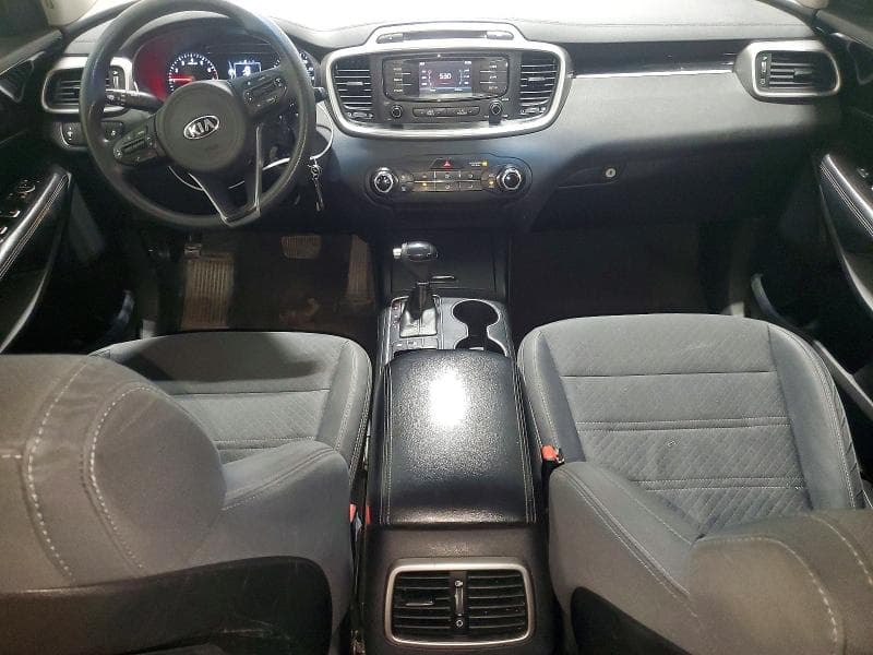 2017 KIA SORENTO LX 8