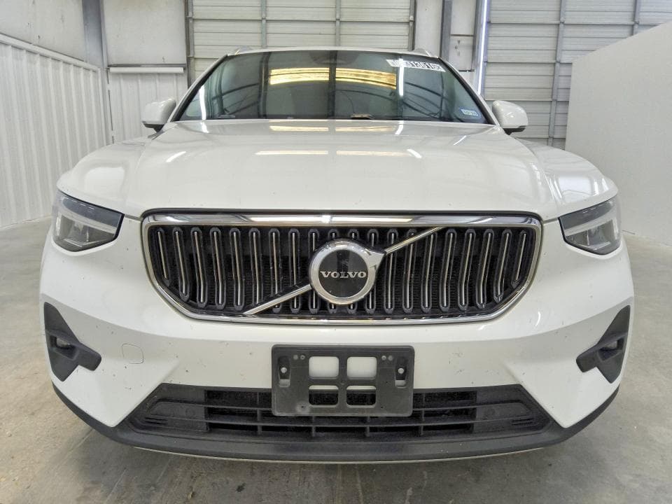 2023 VOLVO XC40 PLUS 5