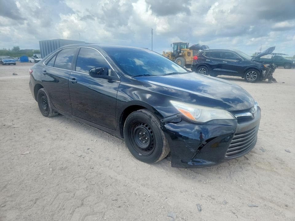 2017 TOYOTA CAMRY LE 4