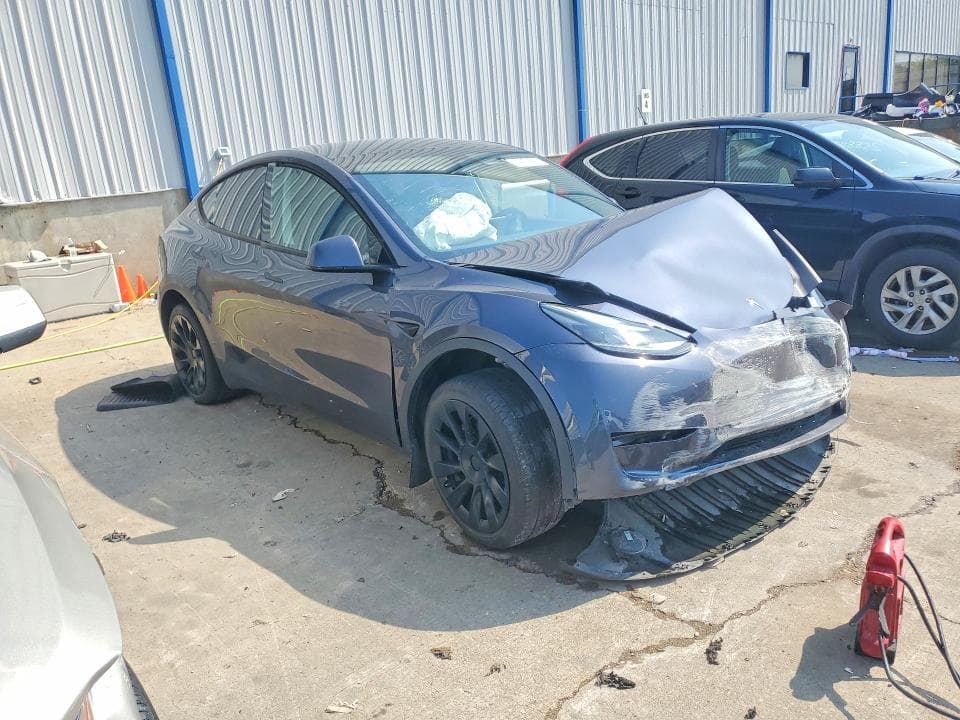 2023 TESLA MODEL Y 4