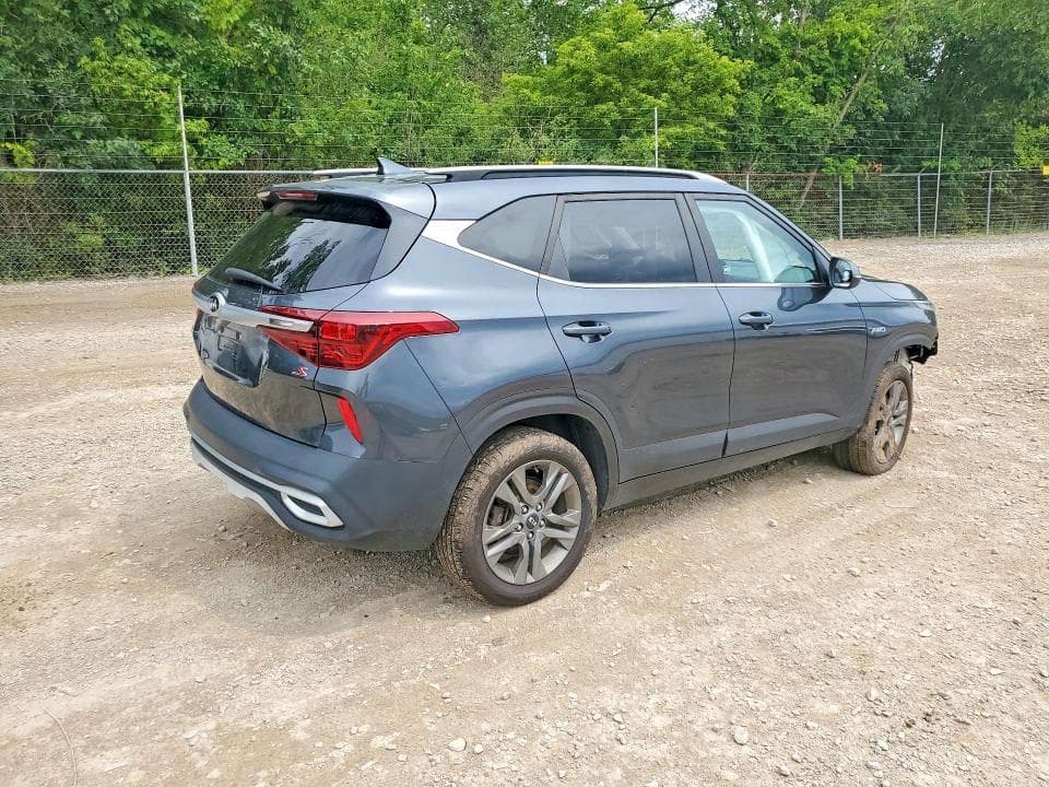 2021 KIA SELTOS S 3