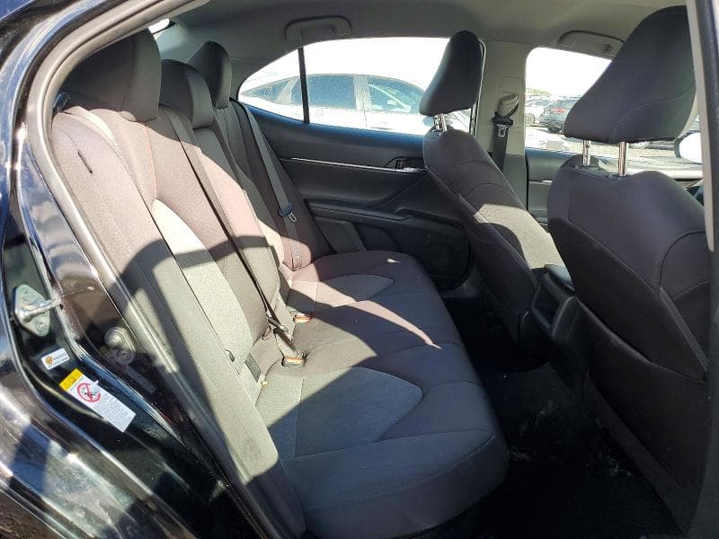 2018 TOYOTA CAMRY LE 10
