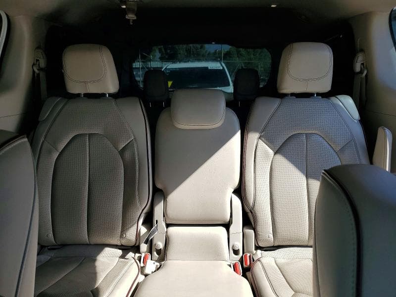 2018 CHRYSLER PACIFICA LIMITED 10