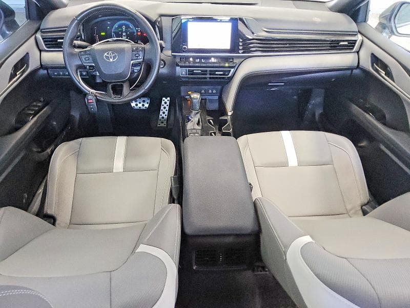 2025 TOYOTA CAMRY SE 8