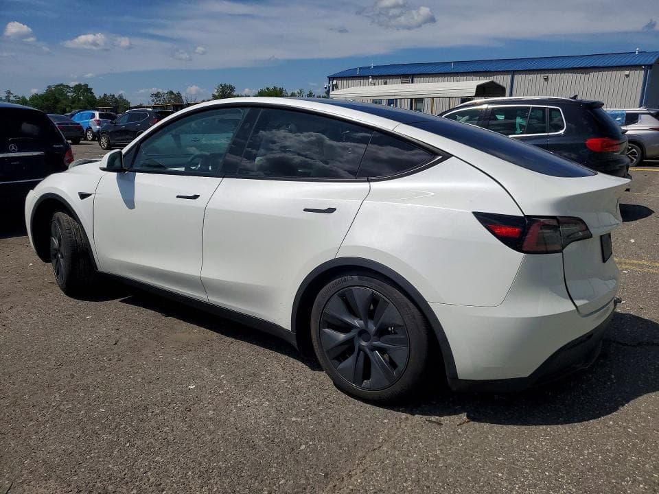 2024 TESLA MODEL Y 2