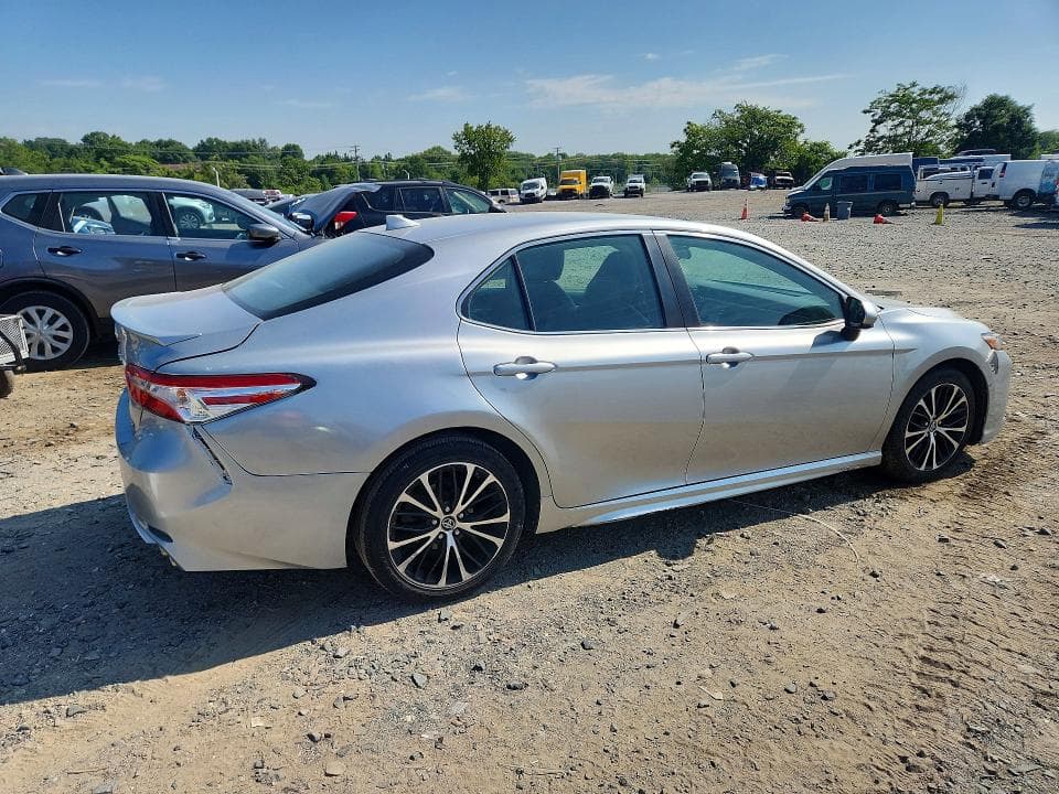 2019 TOYOTA CAMRY SE 3