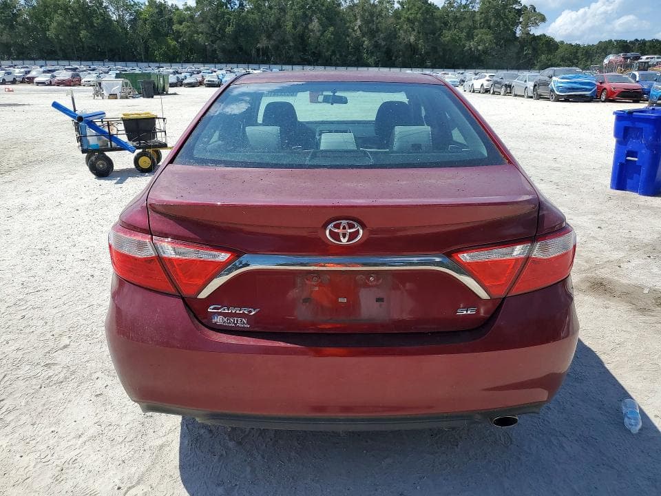 2017 TOYOTA CAMRY SE 6