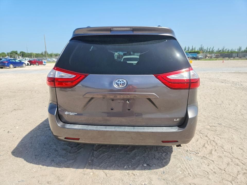 2017 TOYOTA SIENNA LE 6