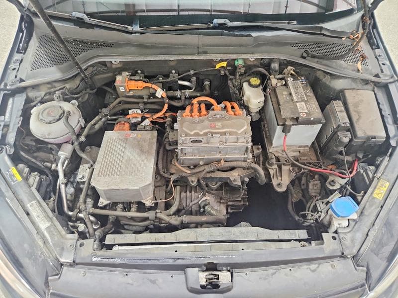 2019 VOLKSWAGEN E-GOLF SE 11