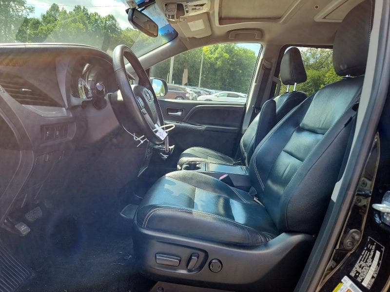 2017 TOYOTA SIENNA SE 7