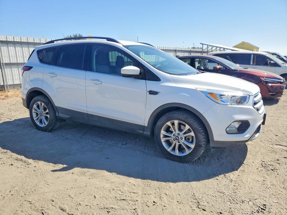 2018 FORD ESCAPE SE 4