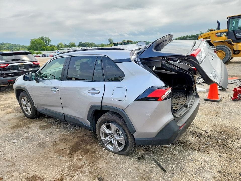 2025 TOYOTA RAV4 XLE 2