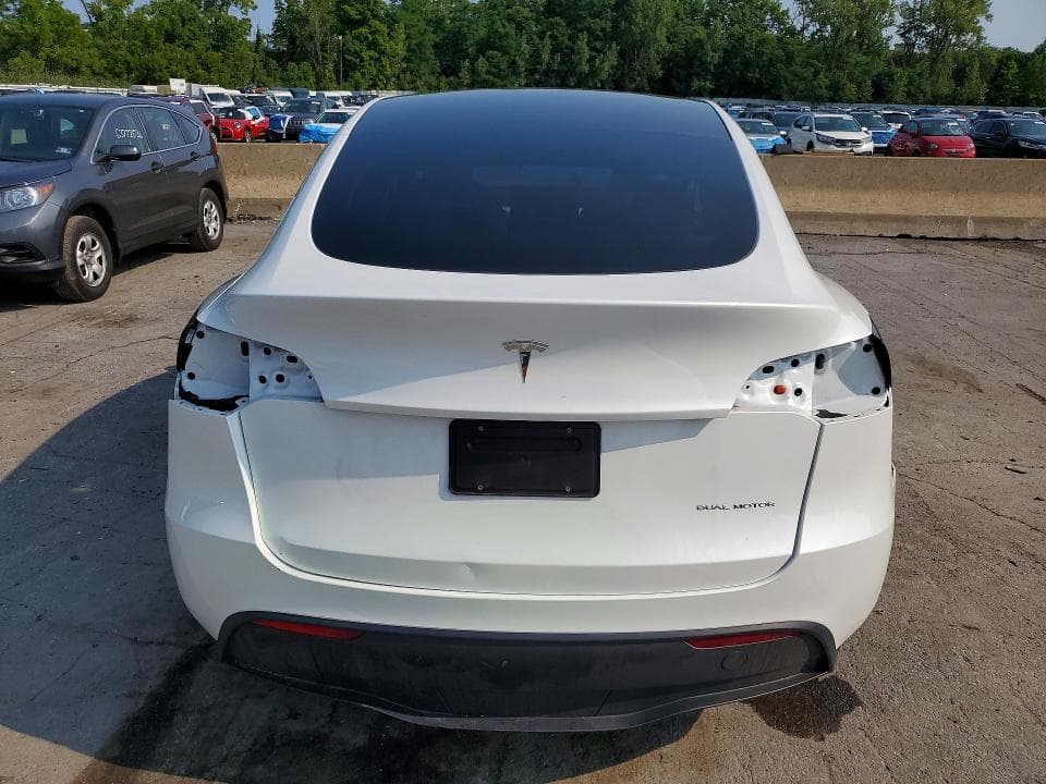 2024 TESLA MODEL Y 6