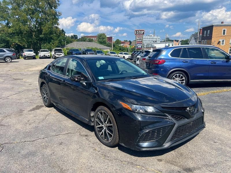 2021 TOYOTA CAMRY SE 4