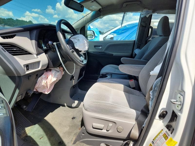 2017 TOYOTA SIENNA LE 7