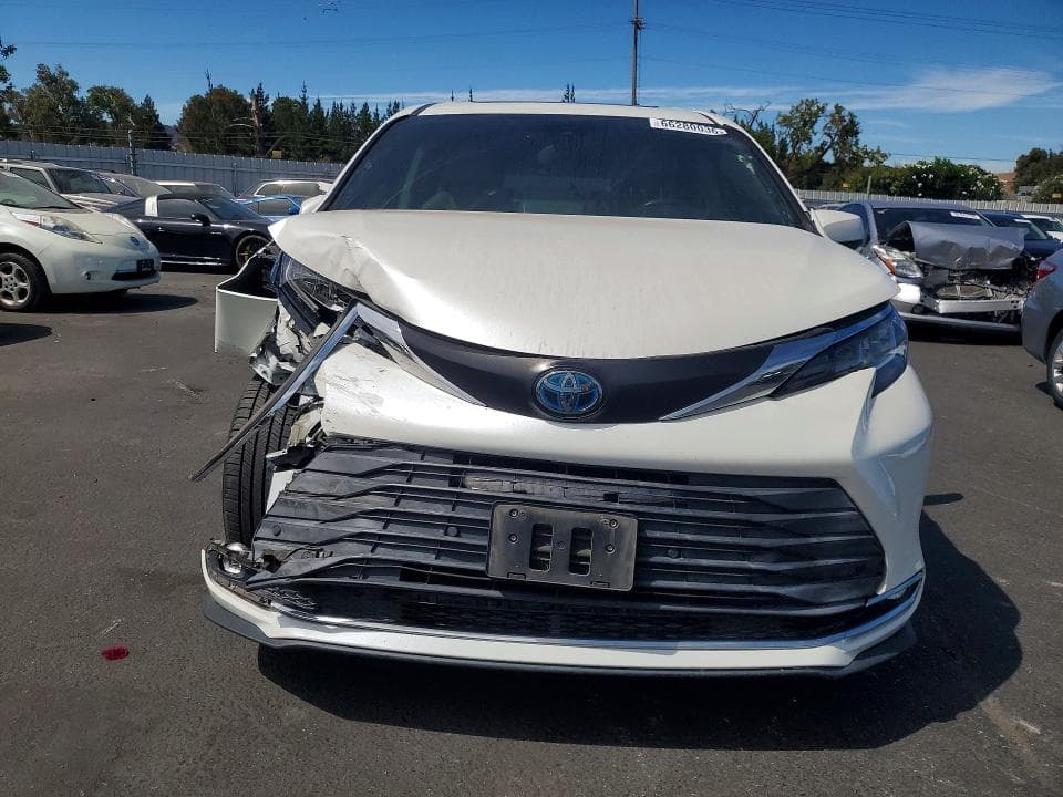 2021 TOYOTA SIENNA XLE 5
