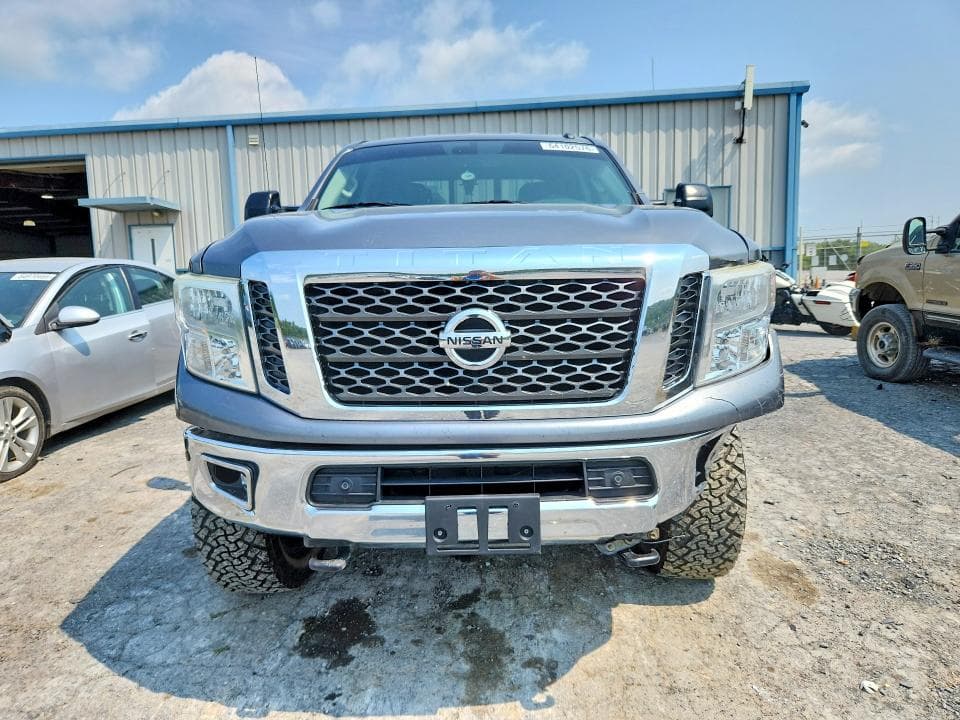 2017 NISSAN TITAN XD SV 5