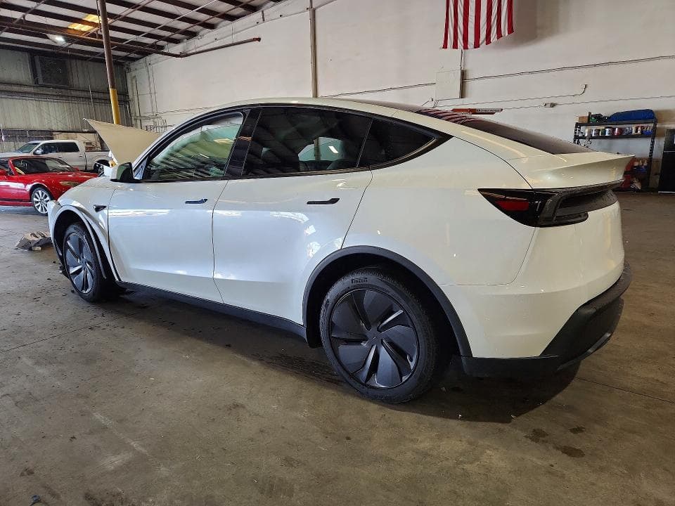 2026 TESLA MODEL Y 2