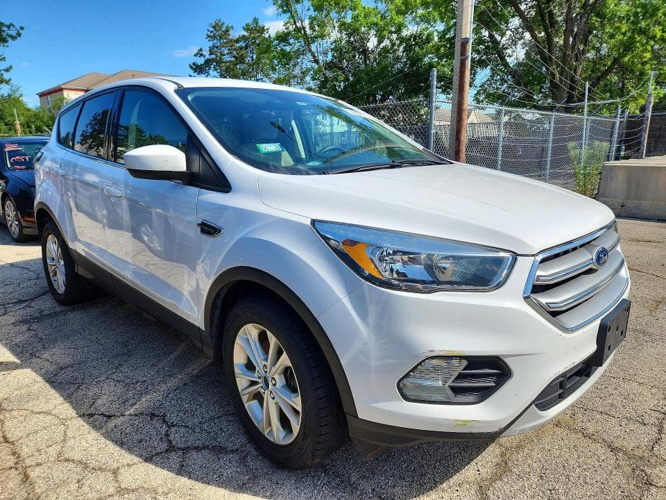 2017 FORD ESCAPE SE 4