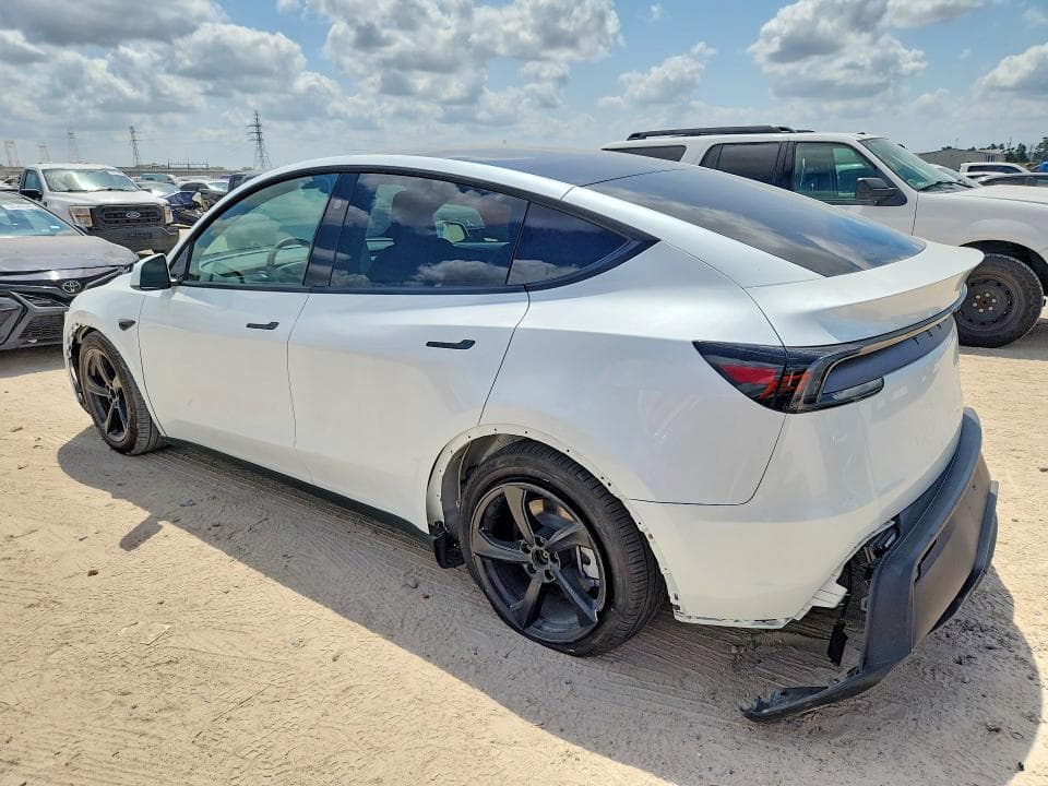 2026 TESLA MODEL Y 2