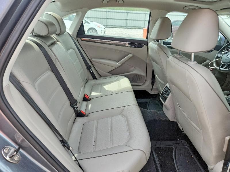 2017 VOLKSWAGEN PASSAT SE 10