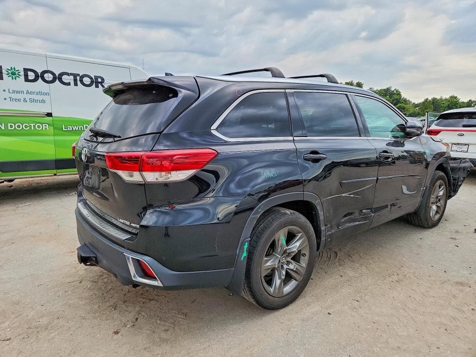 2017 TOYOTA HIGHLANDER LIMITED PLATINUM 3