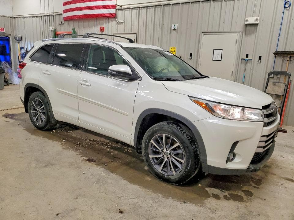 2018 TOYOTA HIGHLANDER XLE 4