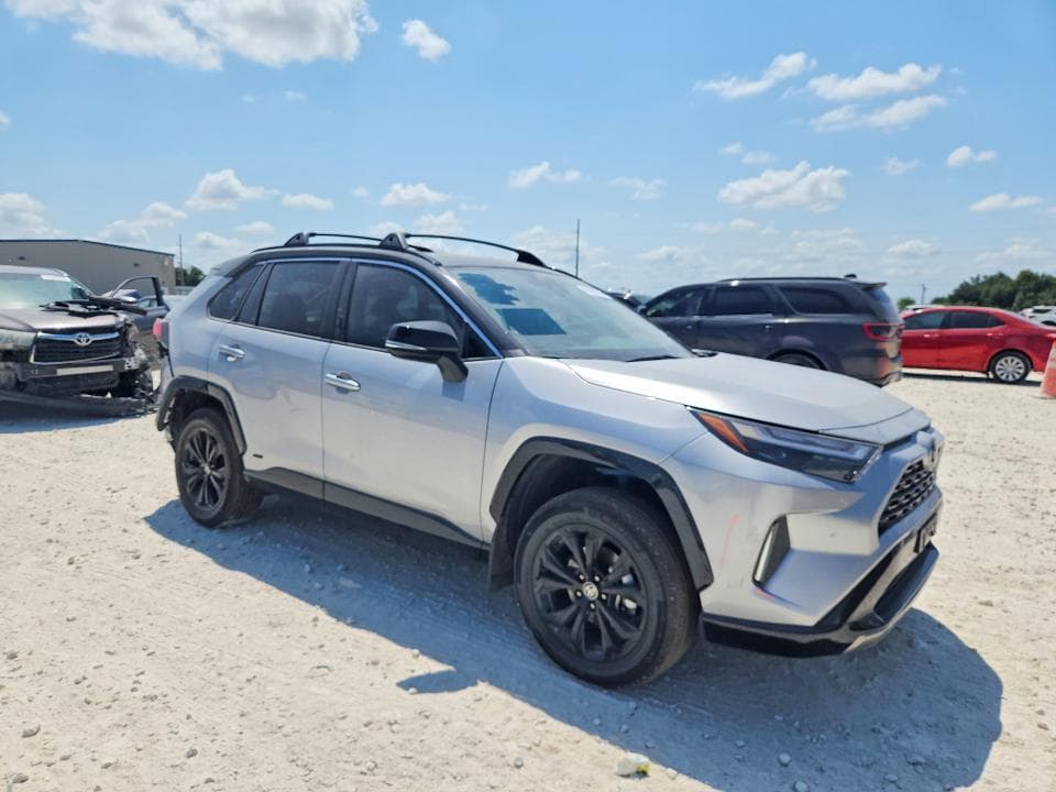 2025 TOYOTA RAV4 XSE 4