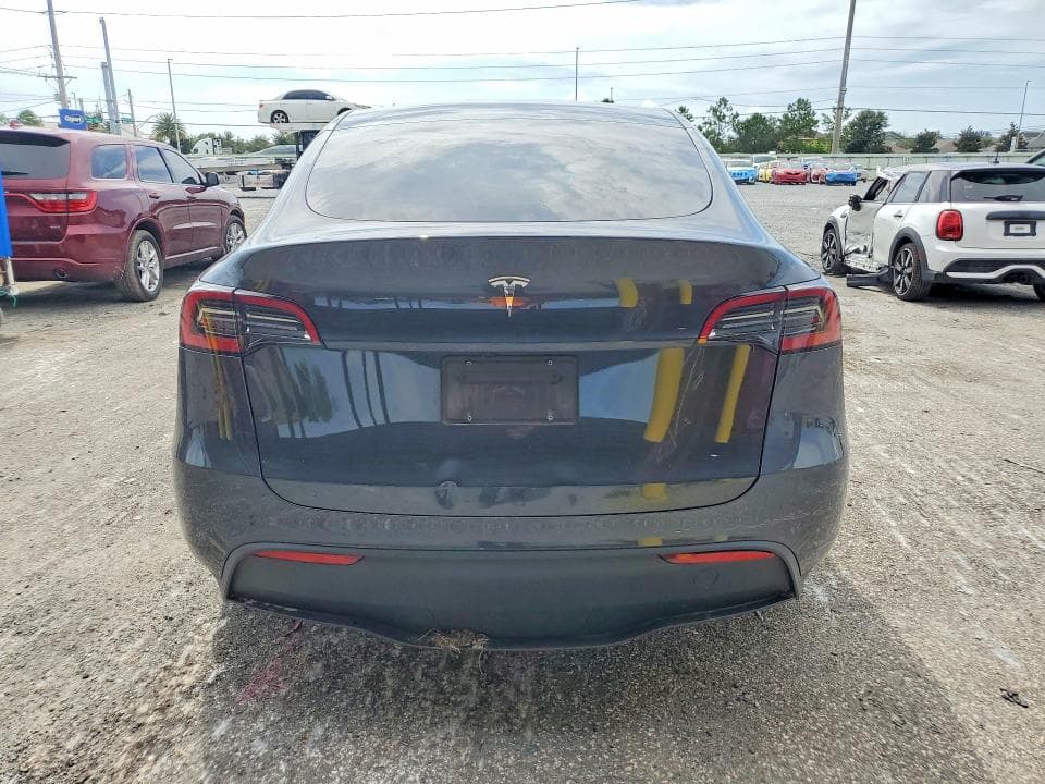 2024 TESLA MODEL Y 6