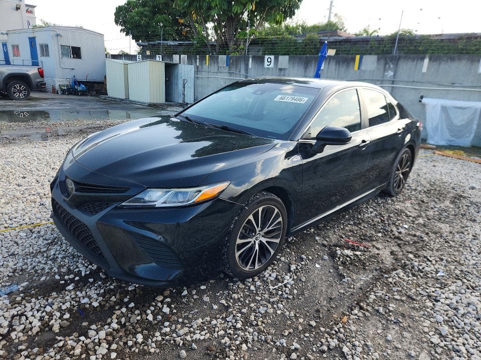 2018 TOYOTA CAMRY SE - 1