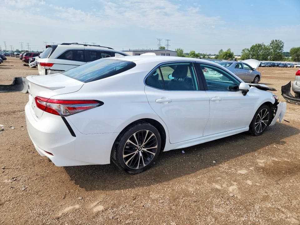 2019 TOYOTA CAMRY SE 3