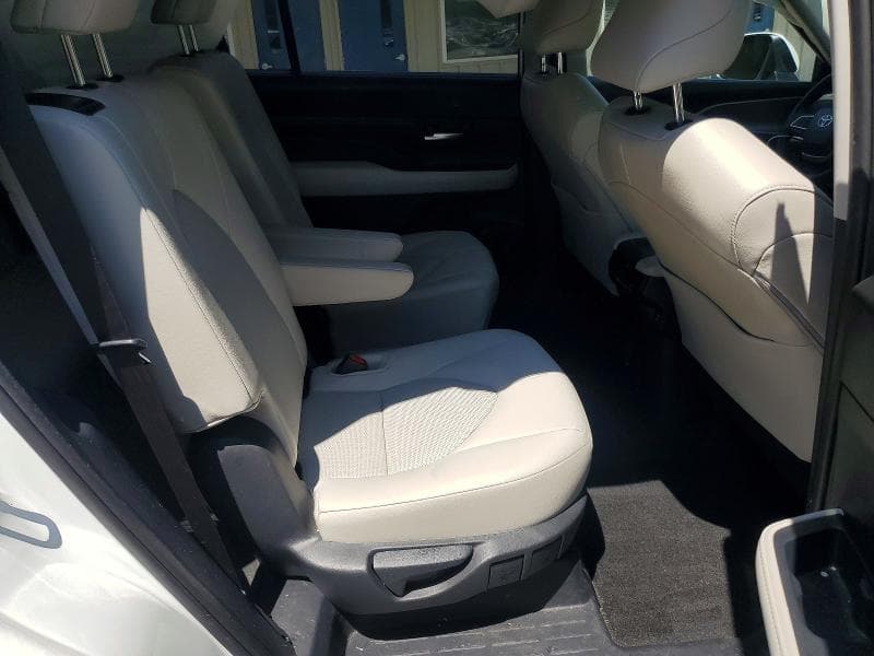 2026 TOYOTA GRAND HIGHLANDER XLE 11