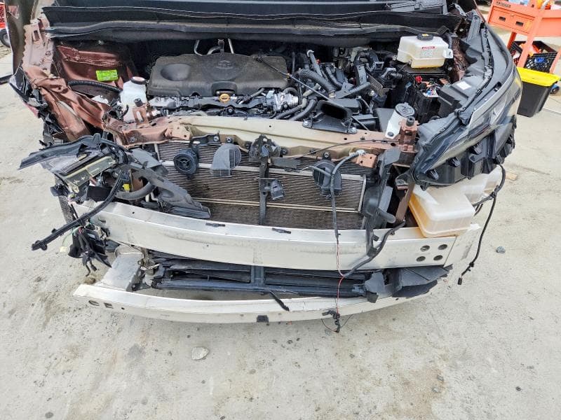 2024 TOYOTA SIENNA LE 12