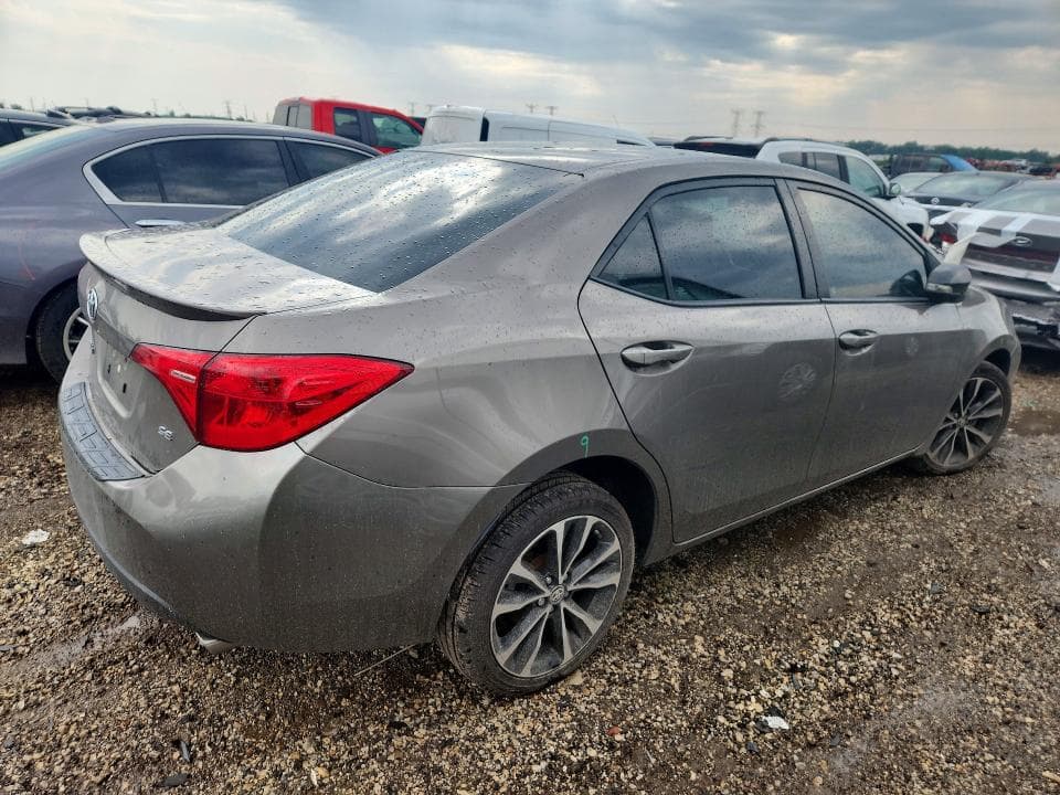 2017 TOYOTA COROLLA SE 3
