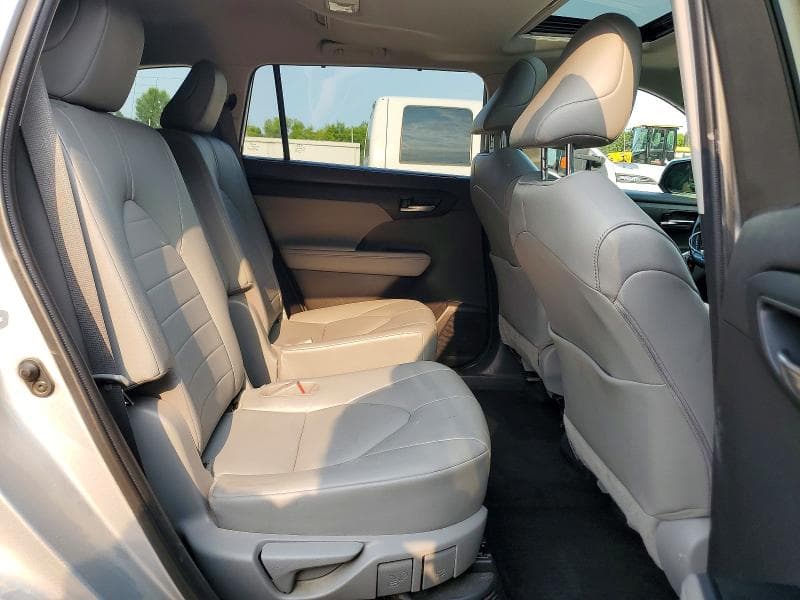 2022 TOYOTA HIGHLANDER HYBRID XLE 11