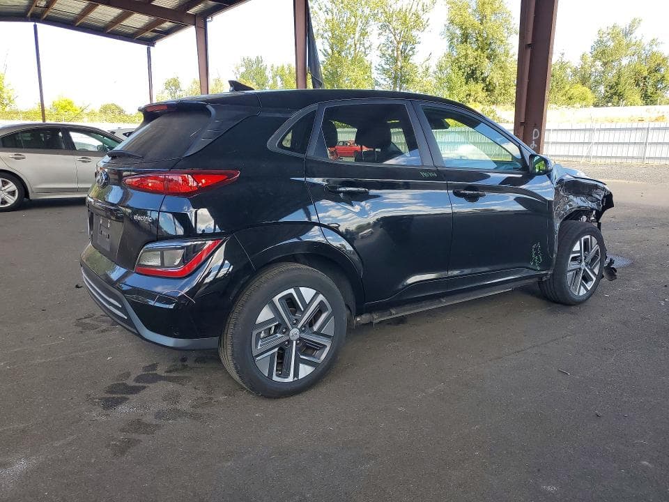 2023 HYUNDAI KONA SE 3