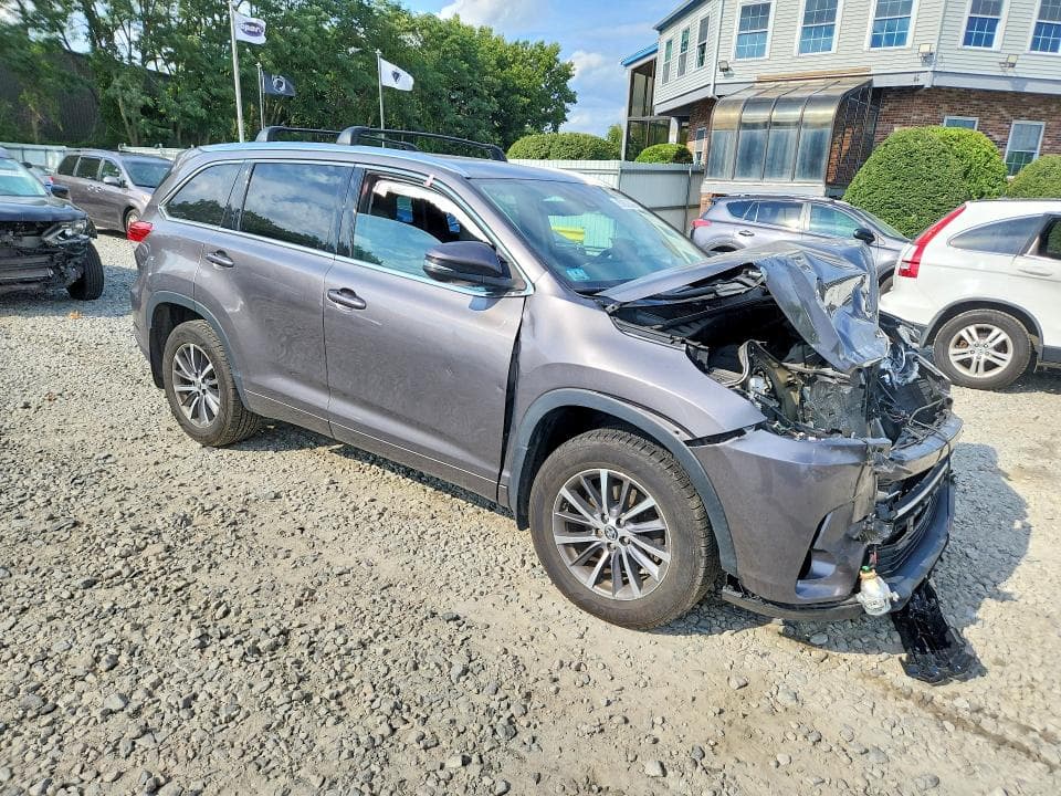 2018 TOYOTA HIGHLANDER XLE 4