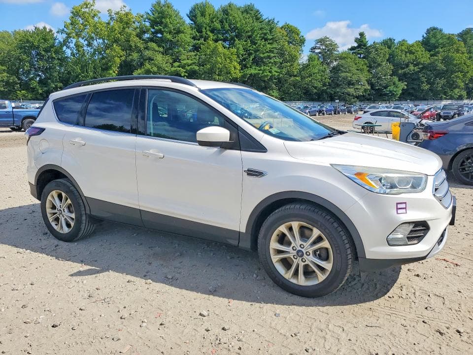 2017 FORD ESCAPE SE 4