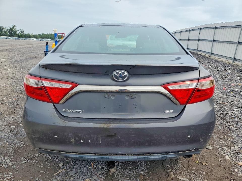 2017 TOYOTA CAMRY SE 6