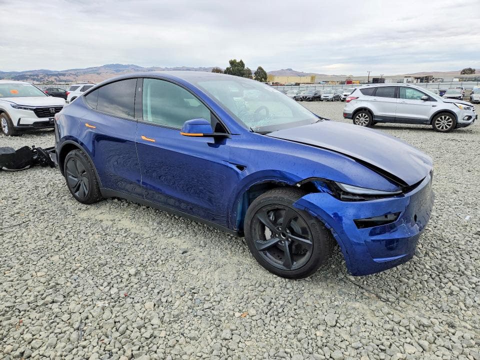 2026 TESLA MODEL Y 4