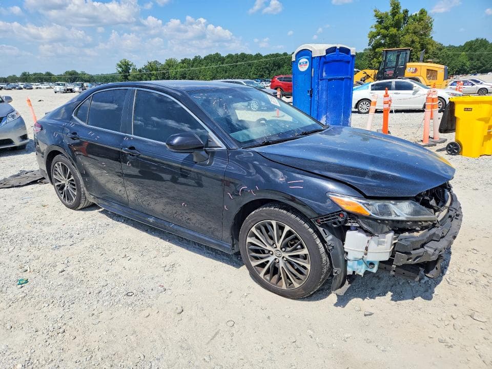 2019 TOYOTA CAMRY SE 4