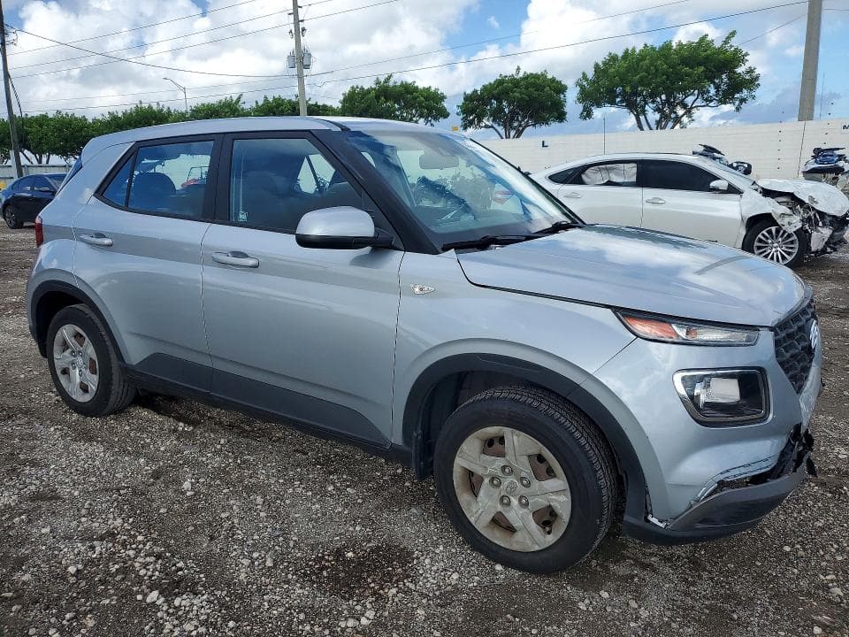 2020 HYUNDAI VENUE SE 4