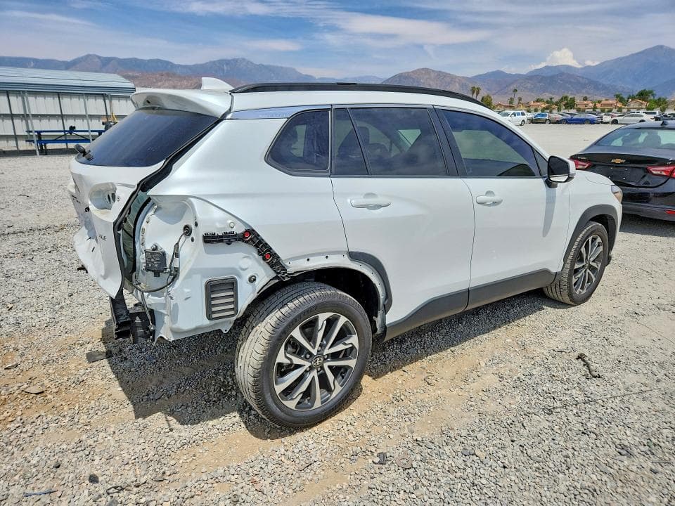 2022 TOYOTA COROLLA CROSS XLE 3