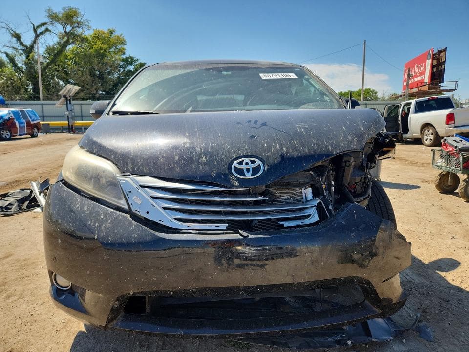 2017 TOYOTA SIENNA BASE 5